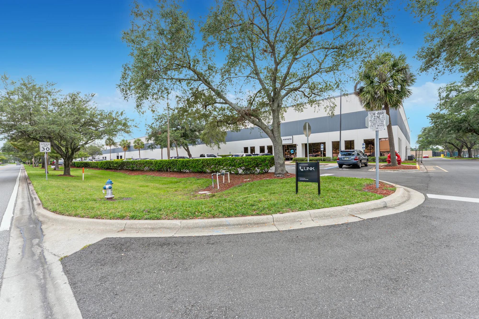 7600 Kingspointe Parkway, Orlando, FL 32819, 00107
