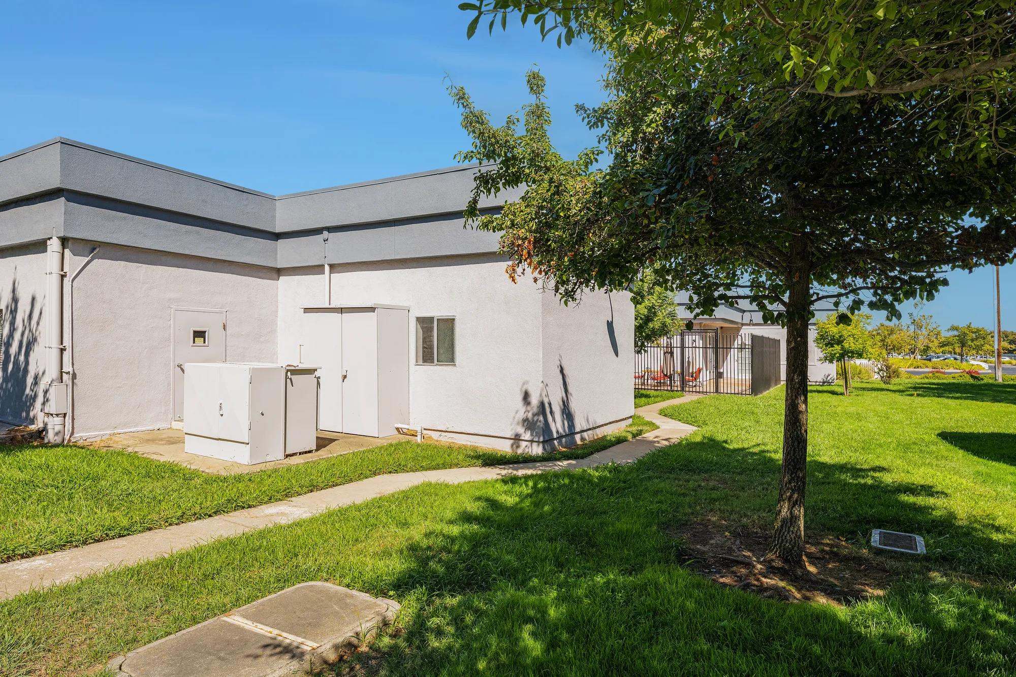 18 Business Park Way, Sacramento, CA 95828, O153