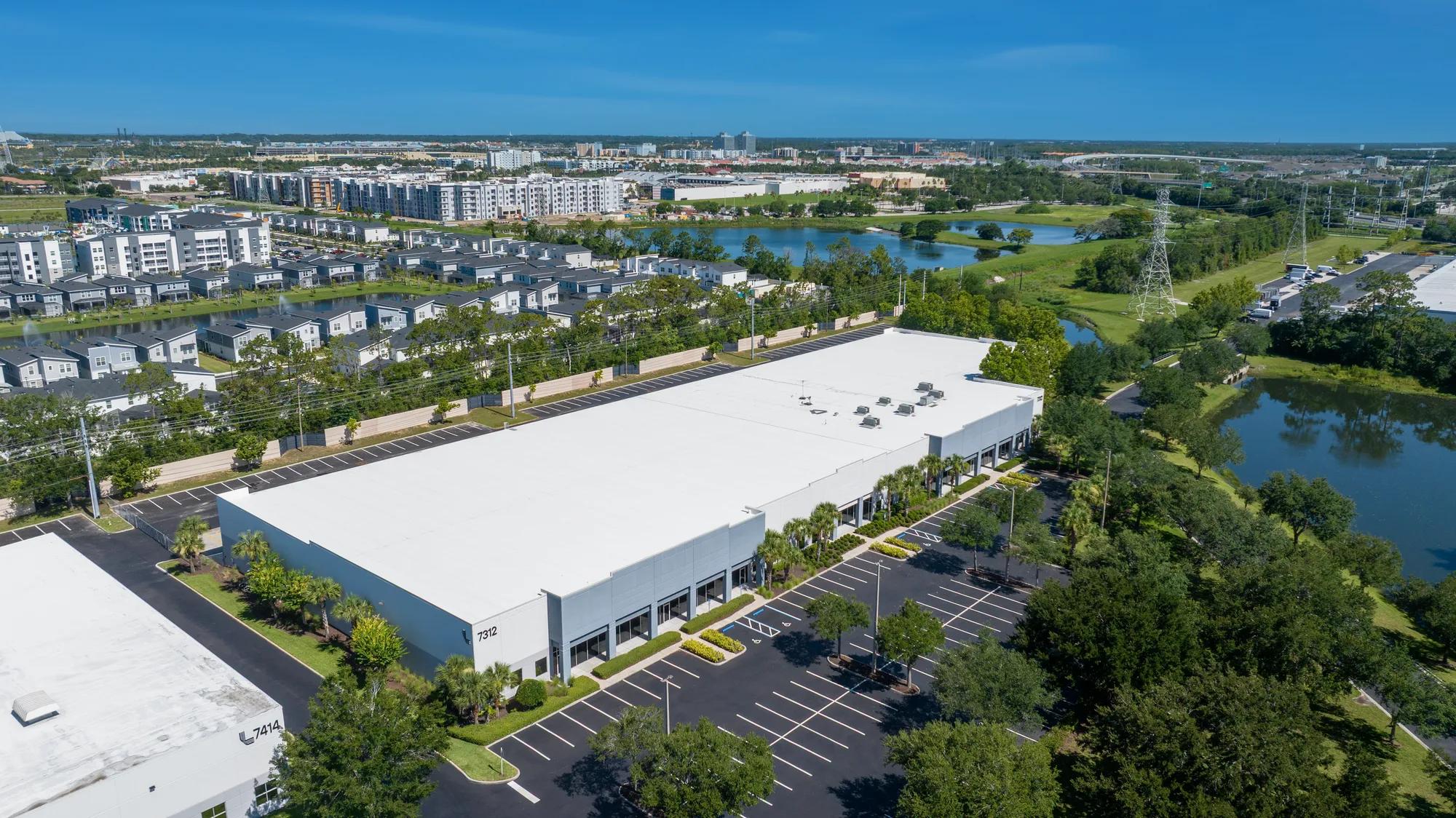 7312 Kingspointe Pkwy, Orlando, FL 32819, 4-100