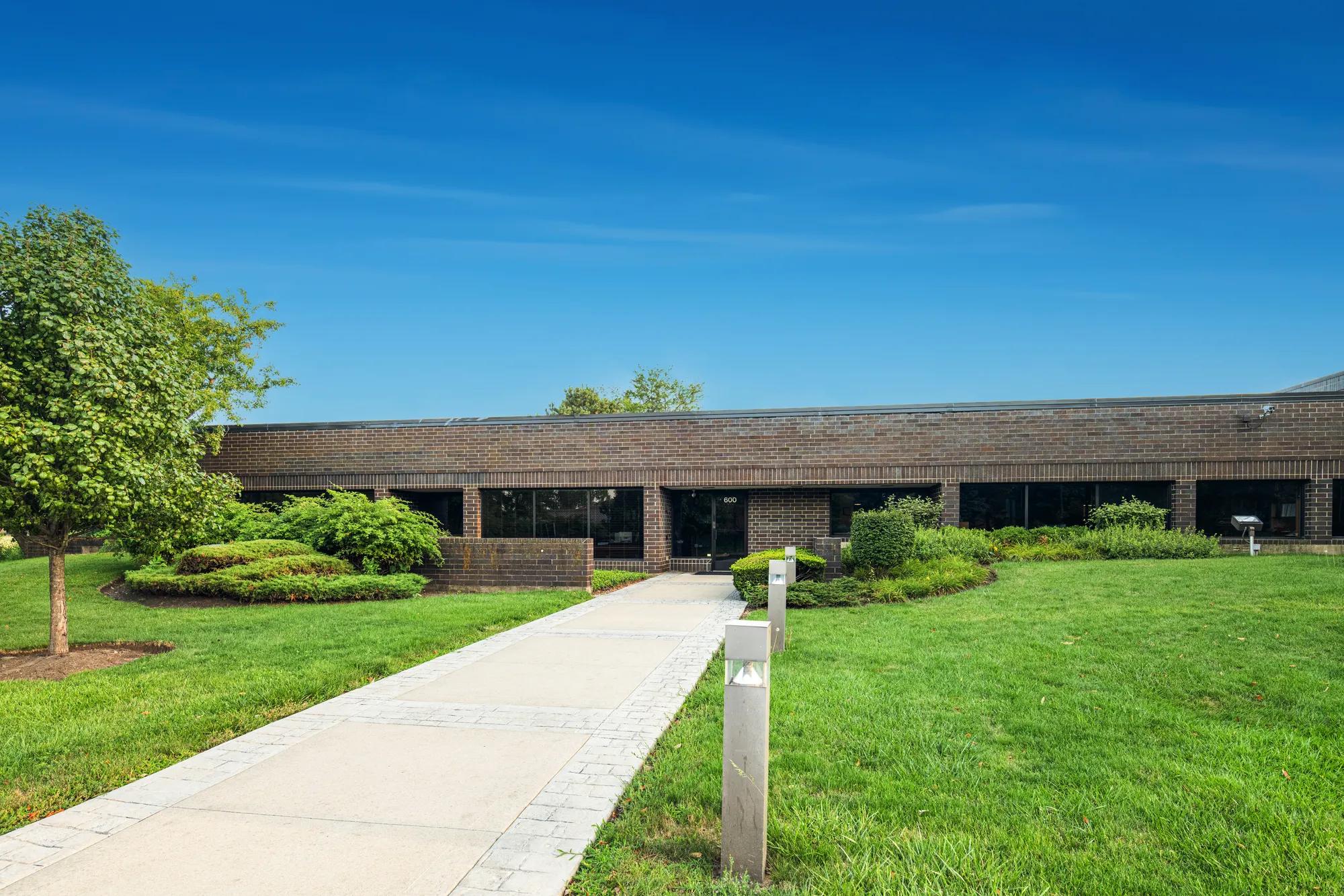 600 Knightsbridge Pkwy, Lincolnshire, IL 60069, A01
