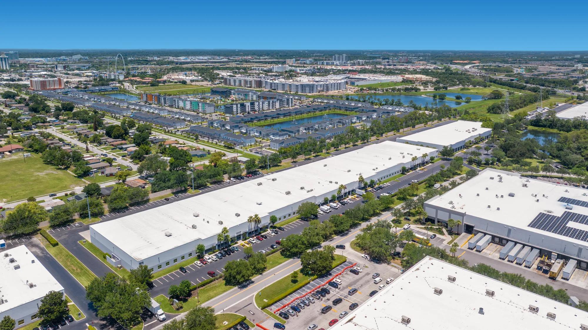 7414 Kingspointe Pkwy, Orlando, FL 32819, 3-800
