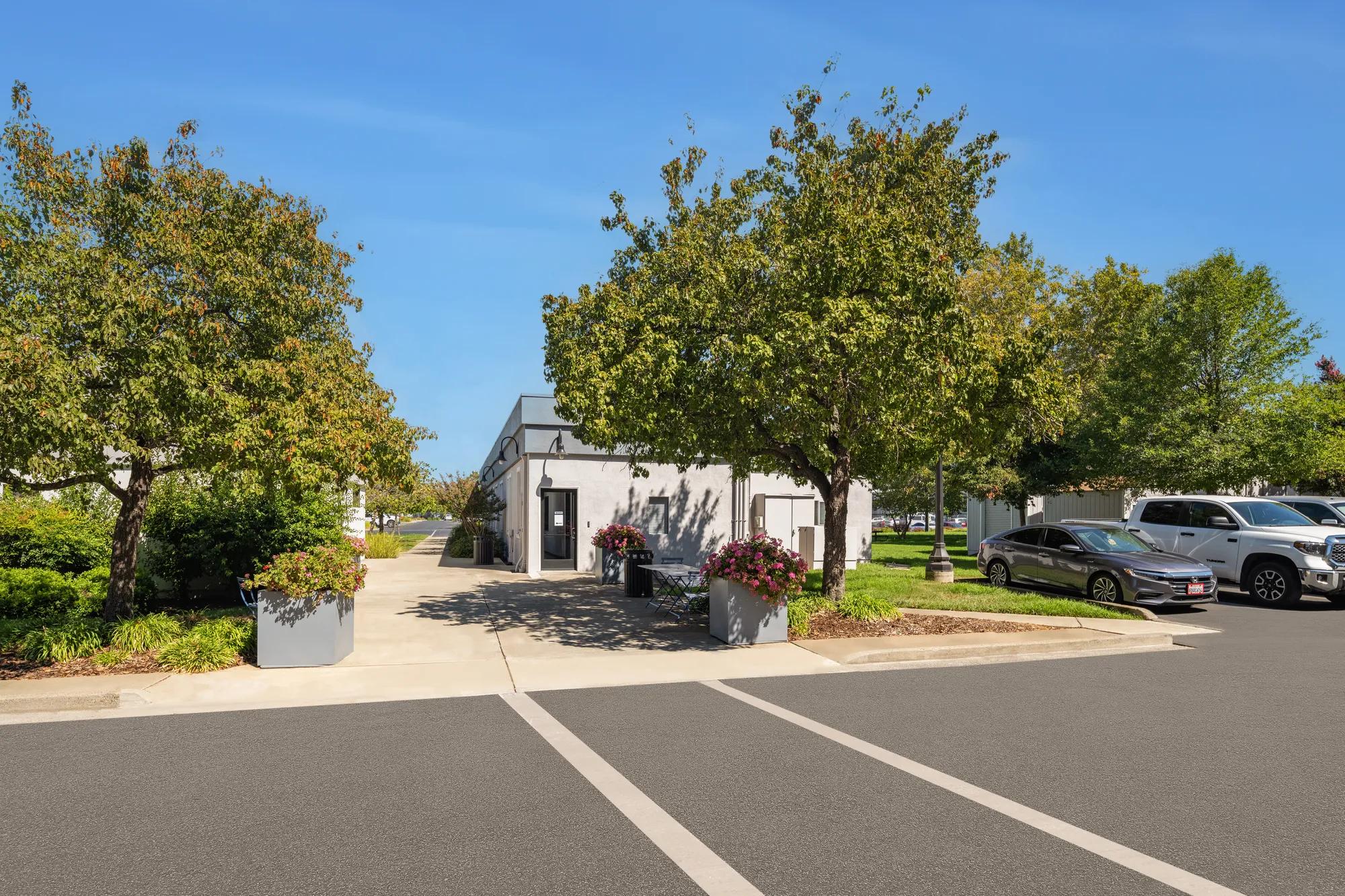 18 Business Park Way, Sacramento, CA 95828, O153