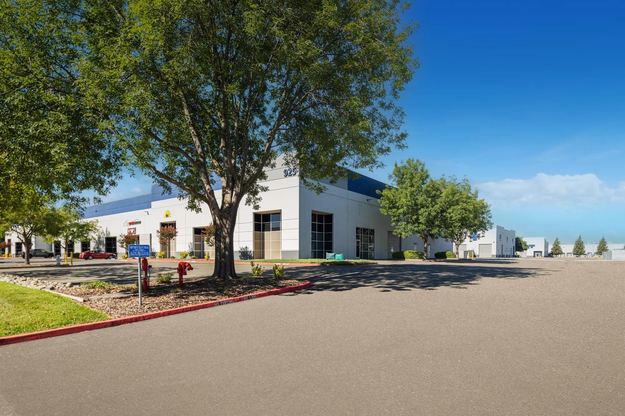 925 National Dr, Sacramento, CA 95834, 00107