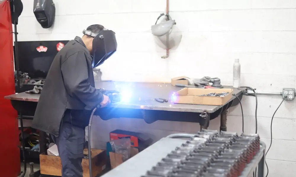What Manufacturing Businesses Need to Know Before Leasing Warehouse Space 