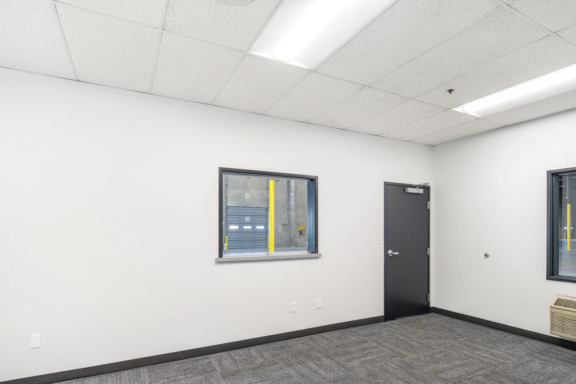 2401 NE Argyle Street, Portland, OR 97211, 00310