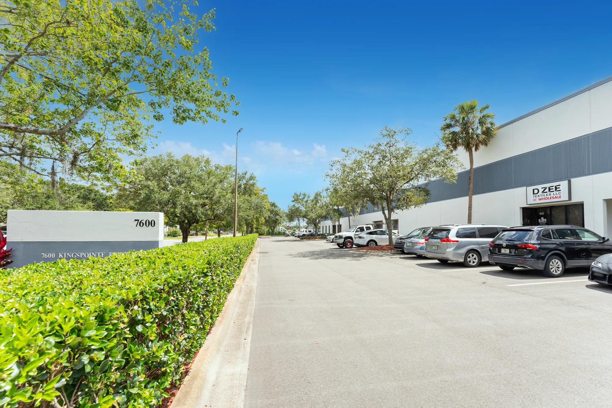 7600 Kingspointe Parkway, Orlando, FL 32819, 00107