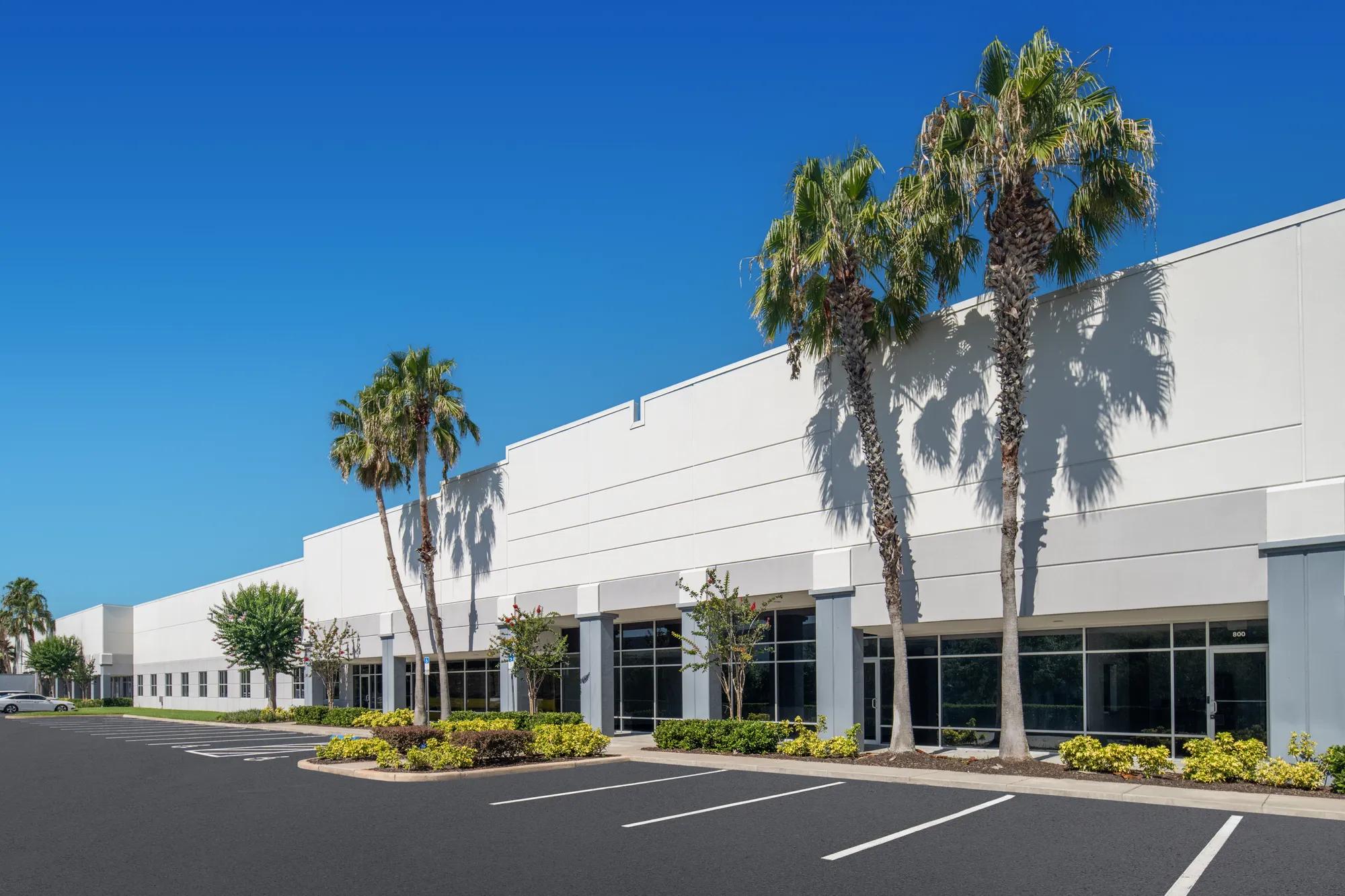 7414 Kingspointe Pkwy, Orlando, FL 32819, 3-800