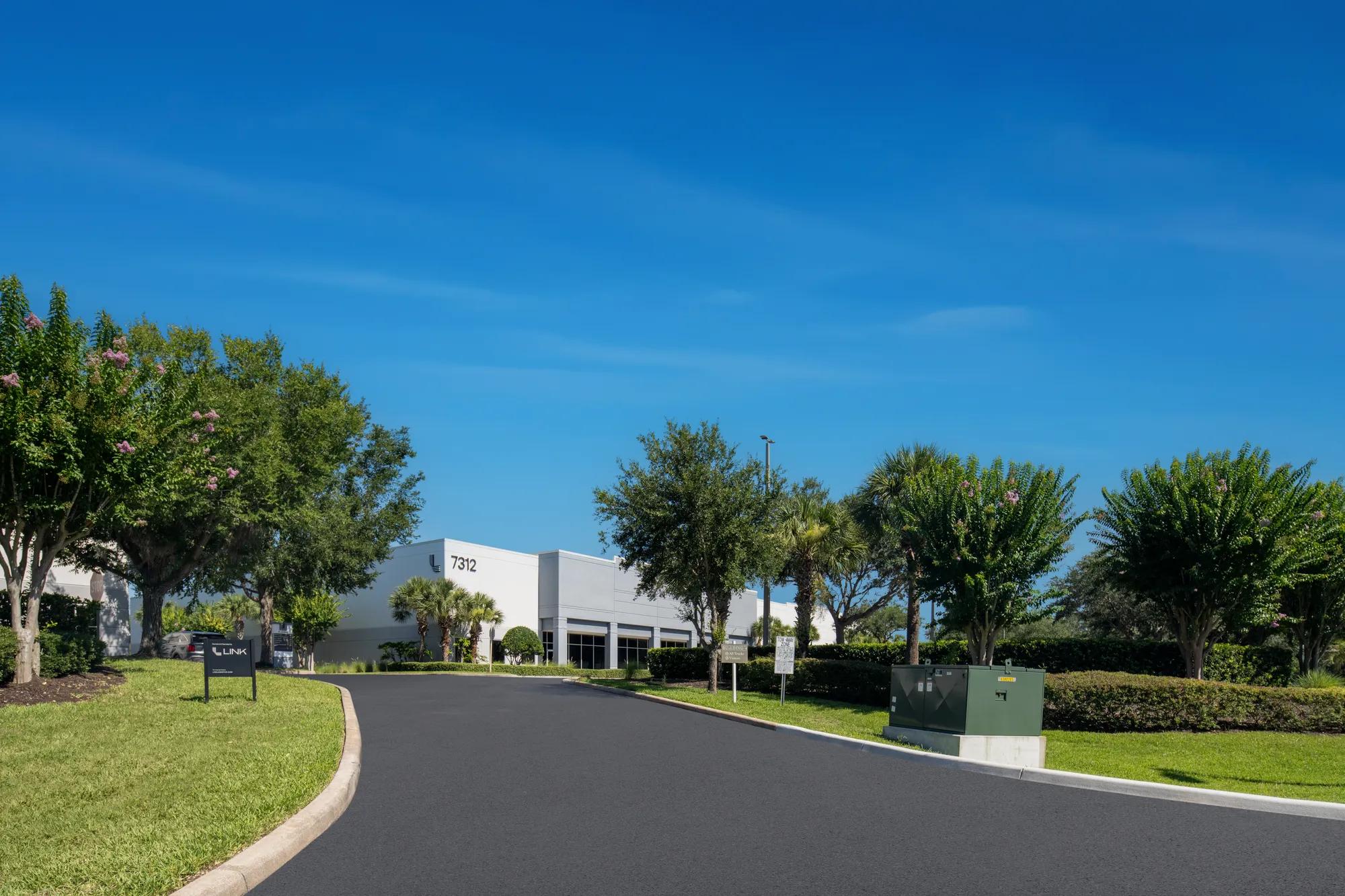 7312 Kingspointe Pkwy, Orlando, FL 32819, 4-100