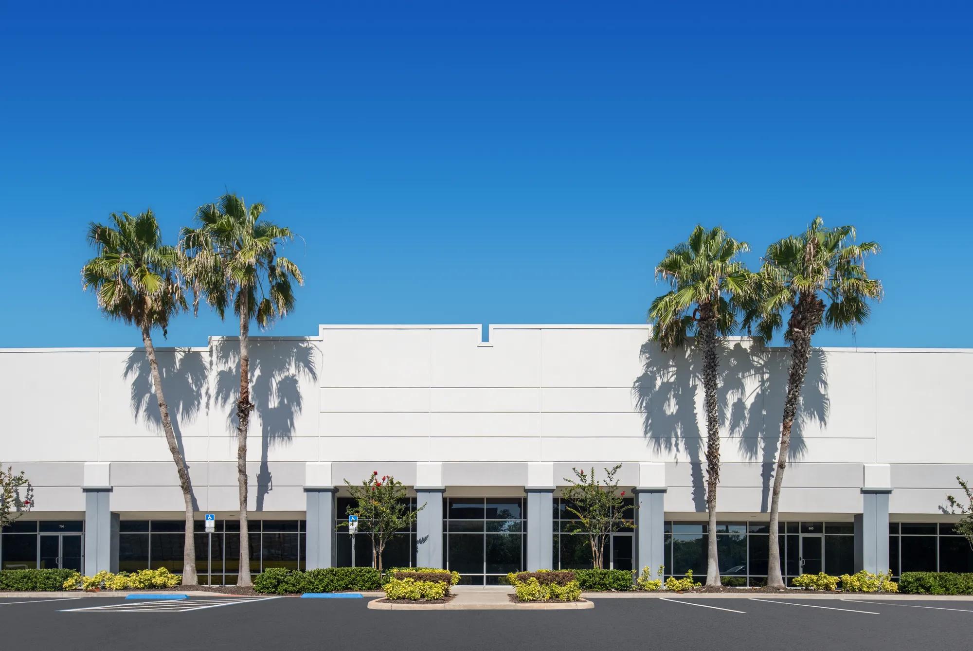 7414 Kingspointe Pkwy, Orlando, FL 32819, 3-800