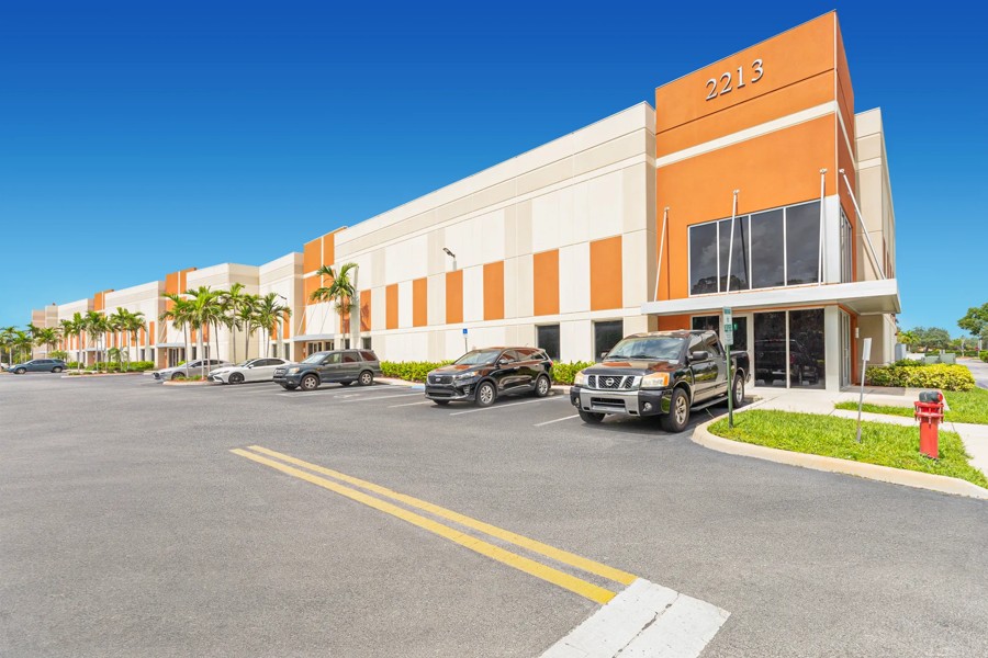2213 Vista Pkwy, West Palm Beach, FL 33411, 0100