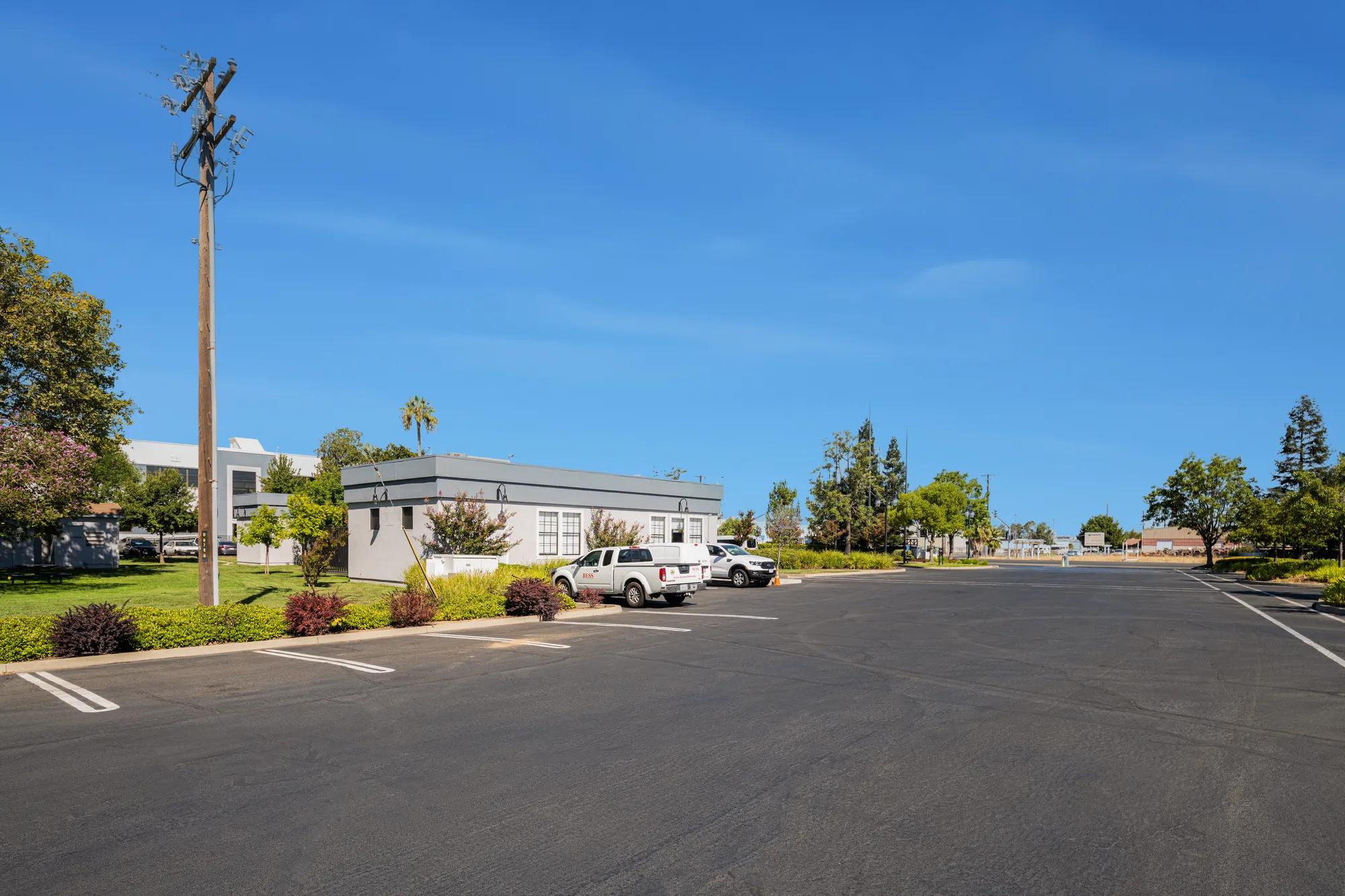 18 Business Park Way, Sacramento, CA 95828, O153